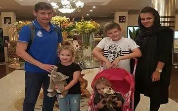 خانواده سرور جپاروف در یک قاب/عکس