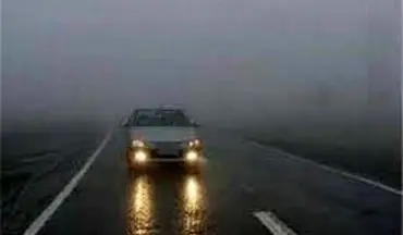 مه گرفتگی و بارش باران در نیمه شمالی کشور/ترافیک در آزادراه کرج