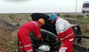 امدادرسانی به 3 مصدوم حادثه واژگونی جاده تربت‌حیدریه به مشهد