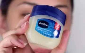 ترفند خانگی با وازلین برای حذف موهای زائد در هر نقطه از بدن
