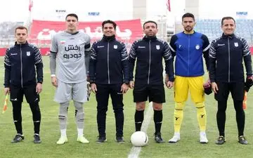 مصدومیت عجیب کمک داور بازی تراکتور - استقلال 