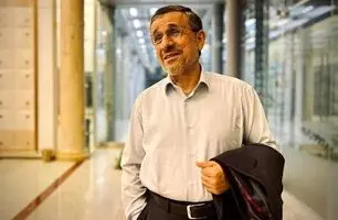 انتظار خبرنگاران برای حضور احمدی نژاد در ستاد انتخابات + ویدئو