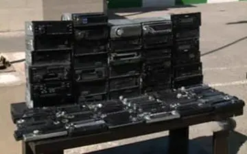 دستگیری مال خر وسایل خودروهای سرقتی در قرچک + فیلم