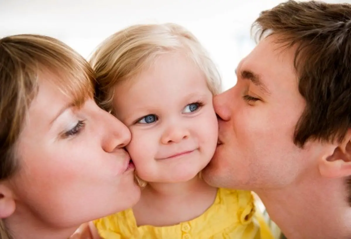 بوسه‌ های پدر و مادر، معجزه‌ای برای سلامت فرزندان
