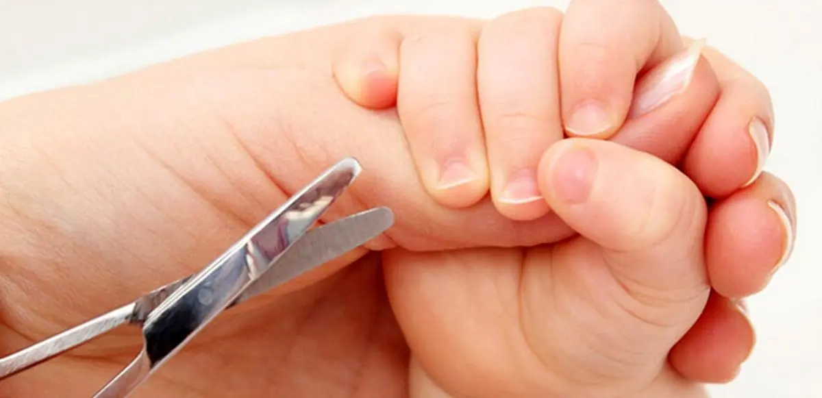 ناخن های کودک خود را اینگونه کوتاه کنید