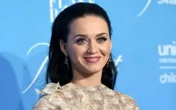  اتفاق عجیبی که برای خواننده معروف در دادگاه افتاد/عکس