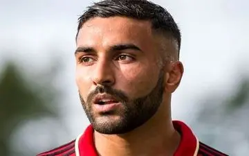 غذا خوردن فیل از دست ستاره فوتبال + فیلم