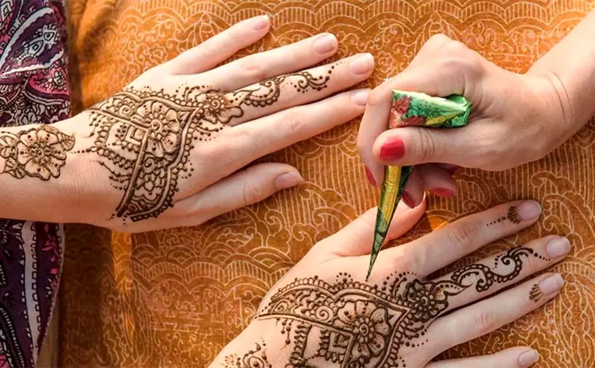  چگونه رنگ حنا را از روی پوست و ناخن پاک کنیم؟ 