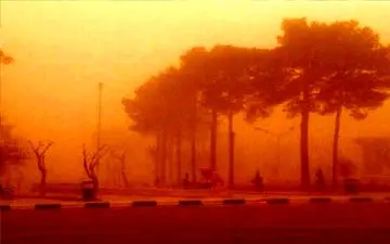 
گرد و غبار این شهرستان را تعطیل کرد 