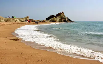  بازدید مدیرکل حفاظت محیط زیست هرمزگان از نوارساحلی جزیره هرمز