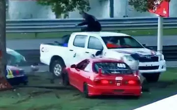 حادثه‌ای وحشتناک در مسابقات اتومبیلرانی + فیلم 