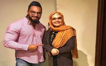 صمیمانه خانم بازیگر و بدنساز معروف! + عکس