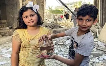 مقایسه این کودکان معصوم با کفتارهای صهیونیست + فیلم