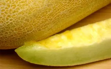 برای سفید شدن رنگ پوست خود این میوه را بخورید!