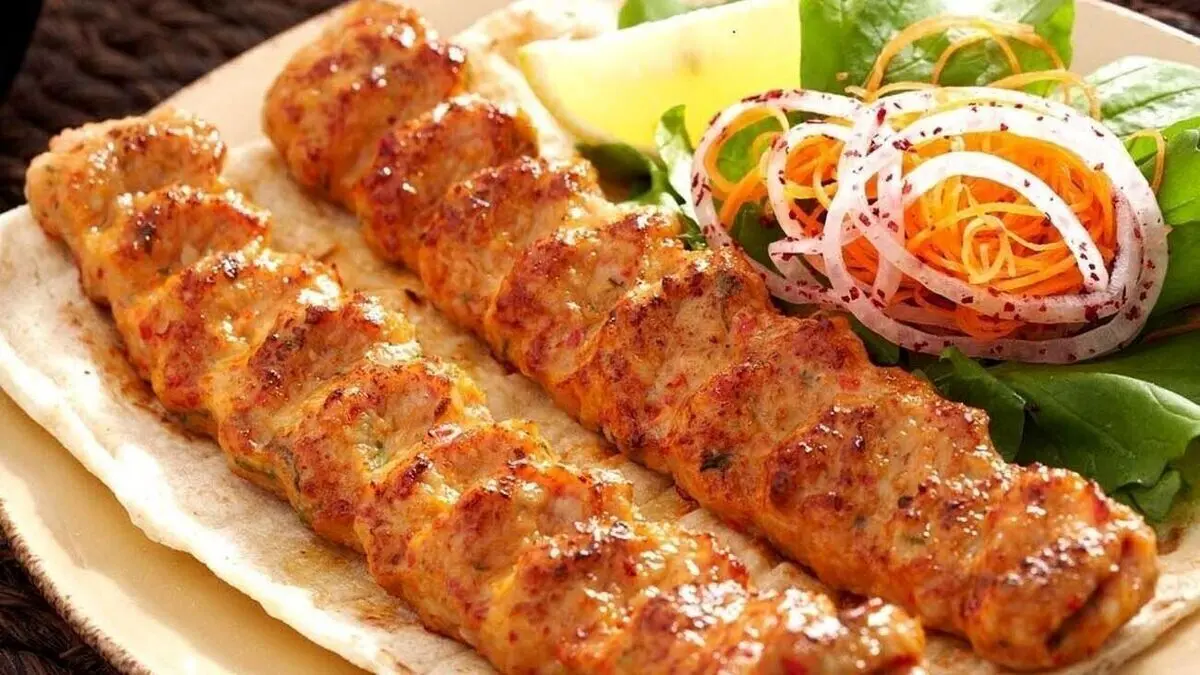 دستور تهیه کباب کوبیده خانگی با هزینه کم؛ سالم، خوشمزه و بدون مواد افزودنی