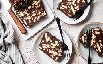 طرز تهیه کیک یخچالی؛ دسر خنک و شیرین با کمترین زحمت + ویدئو آموزشی