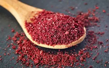 سماق، معجزه ای از دل طبیعت: خواص، فواید، عوارض و تداخلات دارویی