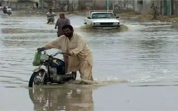 وقتی سیل، ریل را به مونوریل تبدیل می‌کند!