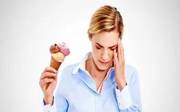 یخ‌زدگی مغز چیست و چطور اتفاق می‌افتد؟
