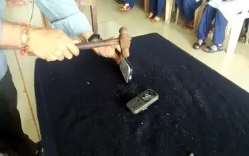 حمله مرگبار دانش آموز به معلمش با چکش!