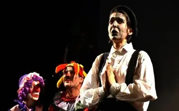  خوشحالیم که در این دوره توانستیم چراغ تئاتر را روشن نگه داریم!