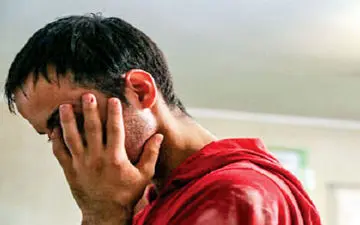 همدستی کارمند بانک با گنده لات معروف به کله اسبی!/ کلاهبرداری که با بازداشت همراه شد 