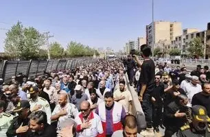 پیکر شهدای وطن بعد از ۴ ساعت به میدان آزادی رسید + ویدئو