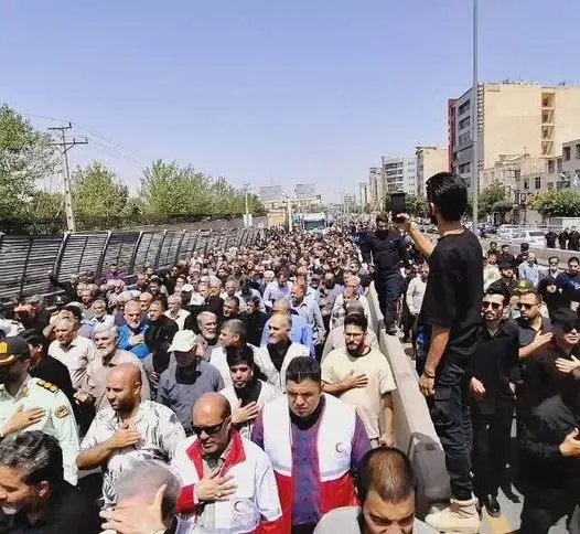 ورود پیکر شهدا به میدان آزادی + ویدئو