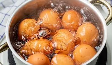 افزودن نمک به آب جوش: یک راز آشپزی برای آبپز کردن تخم‌مرغ
