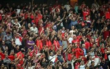  ورود دختران تراکتوری به ورزشگاه با تیپی ساده+عکس