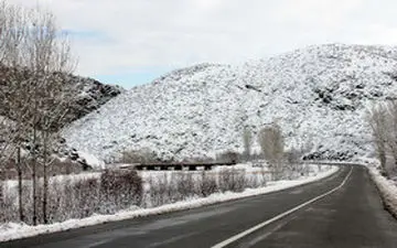 بارش برف در ۸ محور مواصلاتی کشور