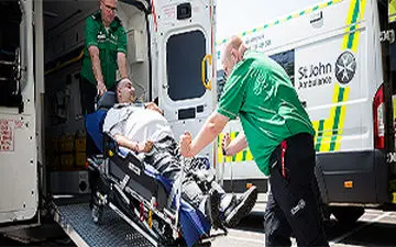 چپ شدن تخت مریض حین انتقال به درمانگاه+فیلم