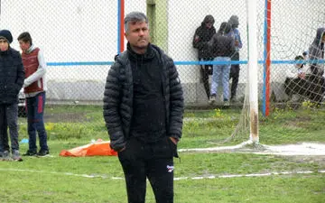 سرمربی شهرداری آستارا: درآمد سالیانه یک دلال از من مربی بیشتر است