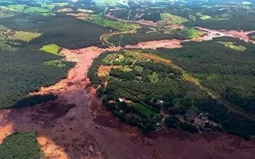 لحظه هولناک شکسته‌ شدن سد آب در معدن سنگ آهن + فیلم 