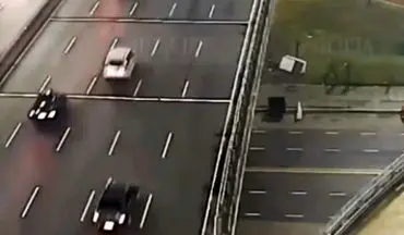 سقوط وحشتناک خودروی سواری از پل با حداکثر سرعت