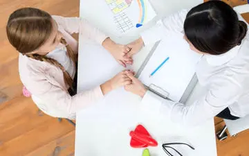 متخصص روانشناسی کودکان در چه زمینه‌هایی می‌تواند به کودک کمک کند؟