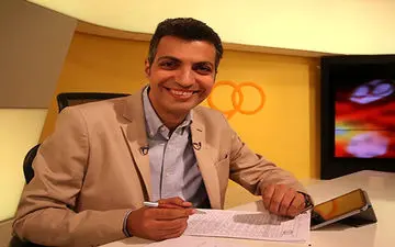 کشف رمز گوشی عادل فردوسی پور از طریق تصاویر آنتن زنده! + فیلم