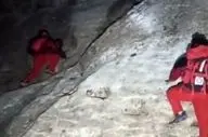 نجات ۳ نفر گرفتار در ارتفاعات کوهدشت پس از ۱۰ ساعت تلاش بی‌وقفه