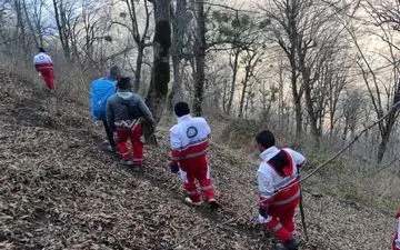 نجات معجزه آسا پیرزن مفقودی ۸۰ ساله با تلاش امدادگران و مردم