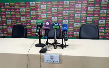 غیبت سرمربی استقلال تهران در نشست خبری پیش از بازی با سپاهان