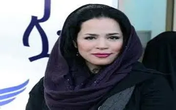 تیپ و ژست های ملیکا شریفی نیا در اکران آینه بغل