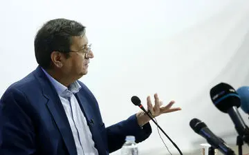 توئیت انتقادی همتی از صداوسیما در خصوص شرایط پخش مناظره‌ها 