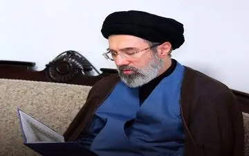 لحظه اعلام رهبری آیت‌الله سیدمجتبی خامنه‌ای در میدان ولیعصر تهران