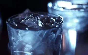 تاثیرات بد نوشیدن آب یخ بر بدن