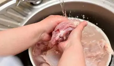 قبل از پختن مرغ را نشویید، خطرناک است!