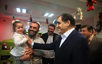 آوازخوانی جالب یک کودک معلول برای وزیر سابق بهداشت + فیلم