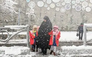 بارش برف مدارس استان زنجان را تعطیل کرد