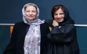 لیلی رشیدی به همراه مادرش؛ احترام برومند در یک مراسم 