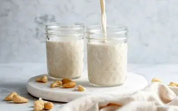 نوشیدنی خوشمزه و مقوی|  اسموتی شیر و خرما