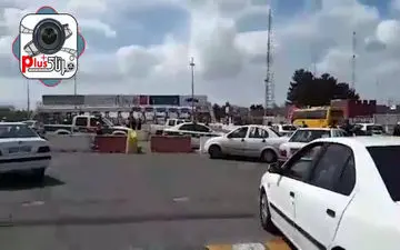 فیلم| اقدام عجیب در باز و بسته کردن خروجی تهران/ راه دوباره باز شد!